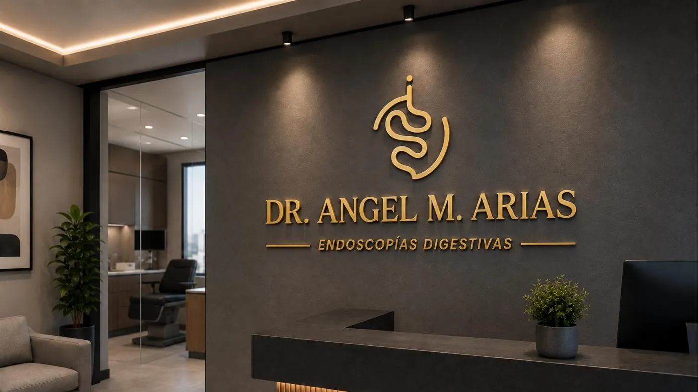Mockup de señalética de consultorio con branding médico