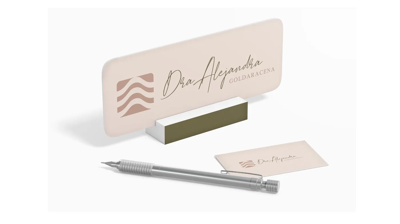 Mockup de tarjeta de presentación de una doctora con identidad de marca